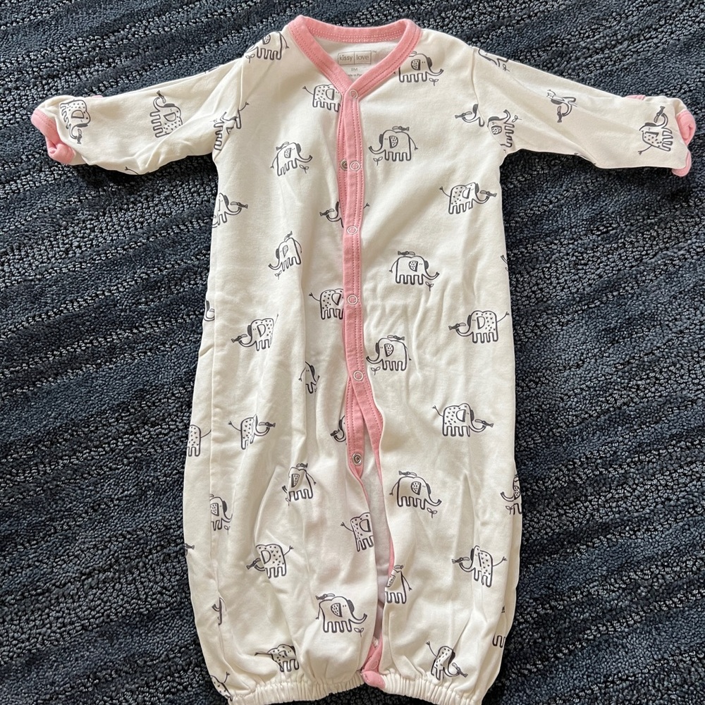 EUC- Kissy love convertible nightgown/onesie size small 0-6 months